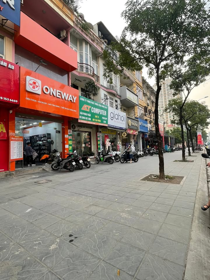 Nhà mặt phố Hồ Tùng Mậu, quận Cầu Giấy, 70m², giá 24.5 tỷ - Kinh doanh sầm uất!