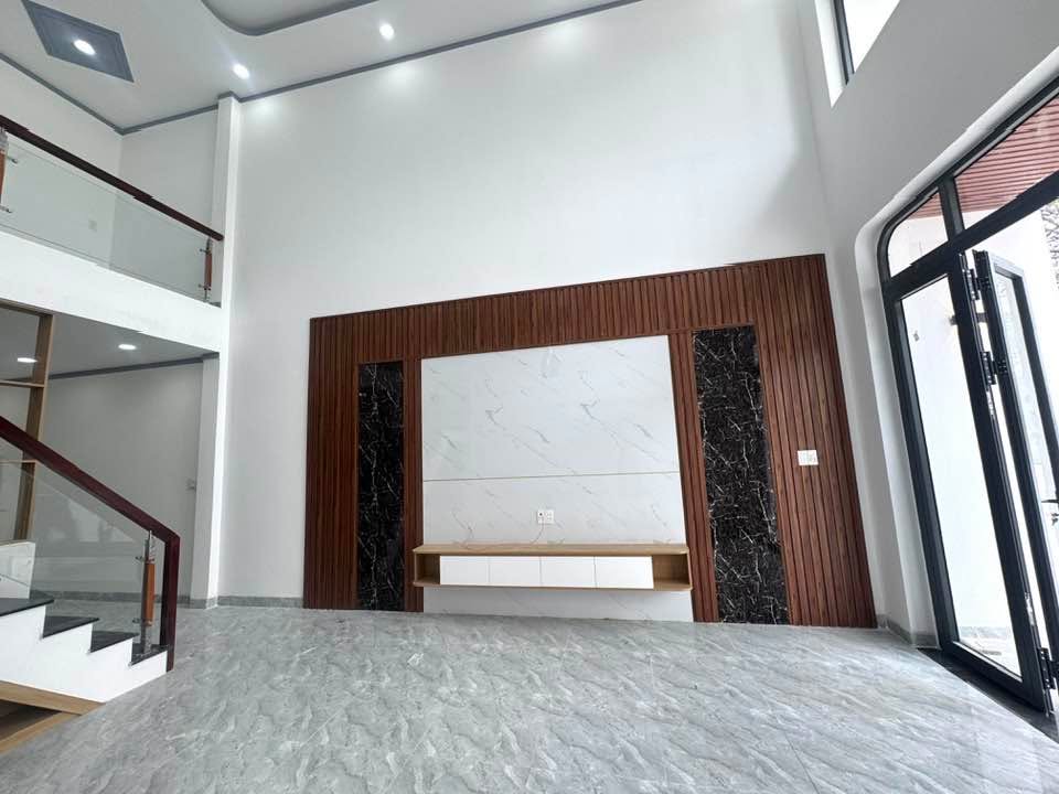 Bán nhà 1 trệt 1 lửng tại KDC Rạch Bắp, Bến Cát 125m² giá 2.52 tỷ - Tặng nội thất cao cấp!