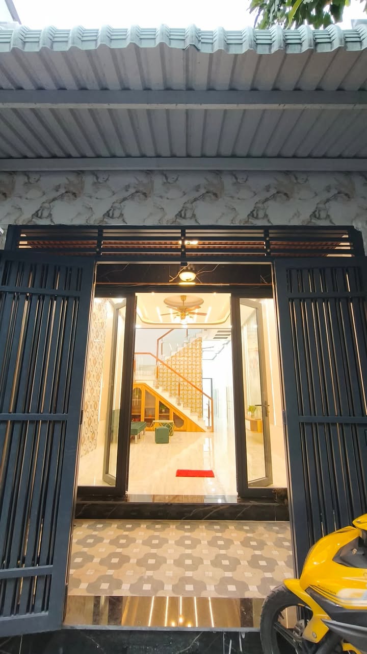 Nhà riêng Tỉnh Lộ 10 Quận 6 77.5m² giá 5.86 tỷ - Vị trí đắc địa, sát Ngã tư Bà Hom!