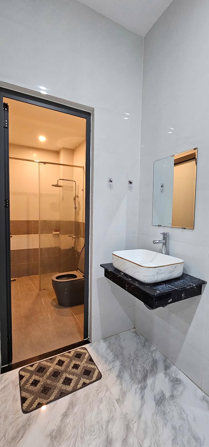 Nhà cho thuê 2 tầng mặt công viên đường Trần Nhân Tông, Đà Nẵng - Chỉ 18 triệu/tháng!