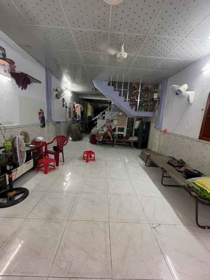 Nhà bán Hẻm 131 Tân Thới Hiệp 20, Q12 - Diện tích 38m², giá 3.35 tỷ, sổ hồng chính chủ!