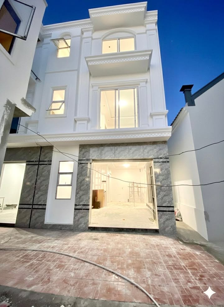 Nhà 3 tầng Đằng Hải 43m² giá 2.69 tỷ - Về ở ngay, dân cư văn minh!