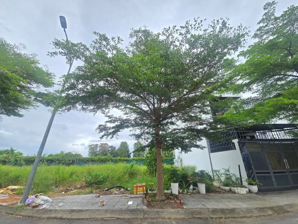 Đất nền Vĩnh Thái Nha Trang 100m² giá 5.35 tỷ - Sổ hồng chính chủ, vị trí đẹp!