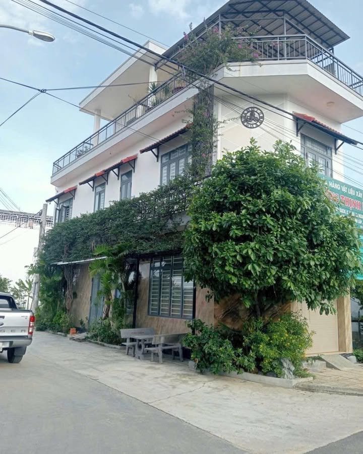 Nhà 2 tầng 1 tum góc tại Nam Nha Trang 68.7m² giá 7 tỷ - View sông tuyệt đẹp!