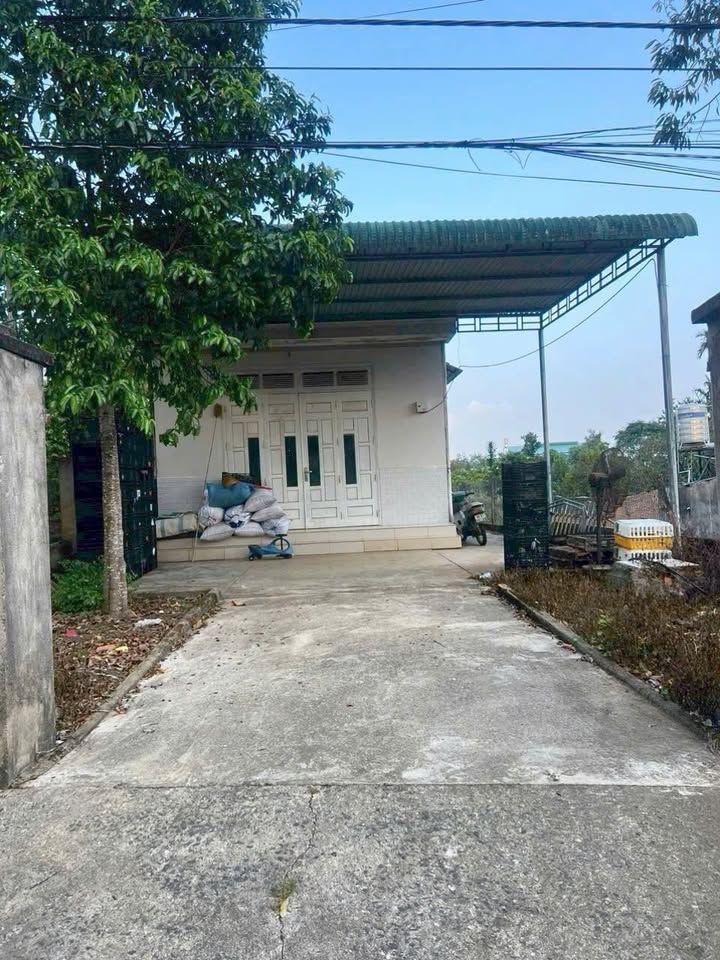 Nhà phố Lộc Nga Bảo Lộc 440m² giá 2.6 tỷ - Đường lớn, tiện nghi đầy đủ!