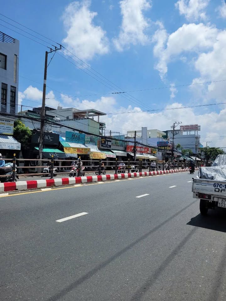 Nhà cấp 4 mặt tiền Trần Hưng Đạo, Bình Khánh 243m² - Vị trí kinh doanh lý tưởng!