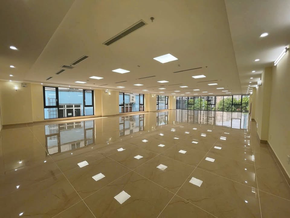 Văn phòng cho thuê đường Láng Đống Đa 430m² - Không gian linh hoạt cho mọi loại hình kinh doanh