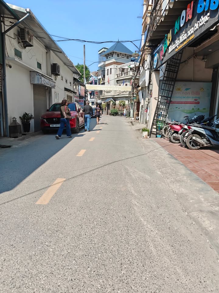 Nhà đẹp Văn Hội, Đức Thắng 50m² giá nhỉnh 9 tỷ - Ô tô đỗ cửa, thuận tiện sinh sống!