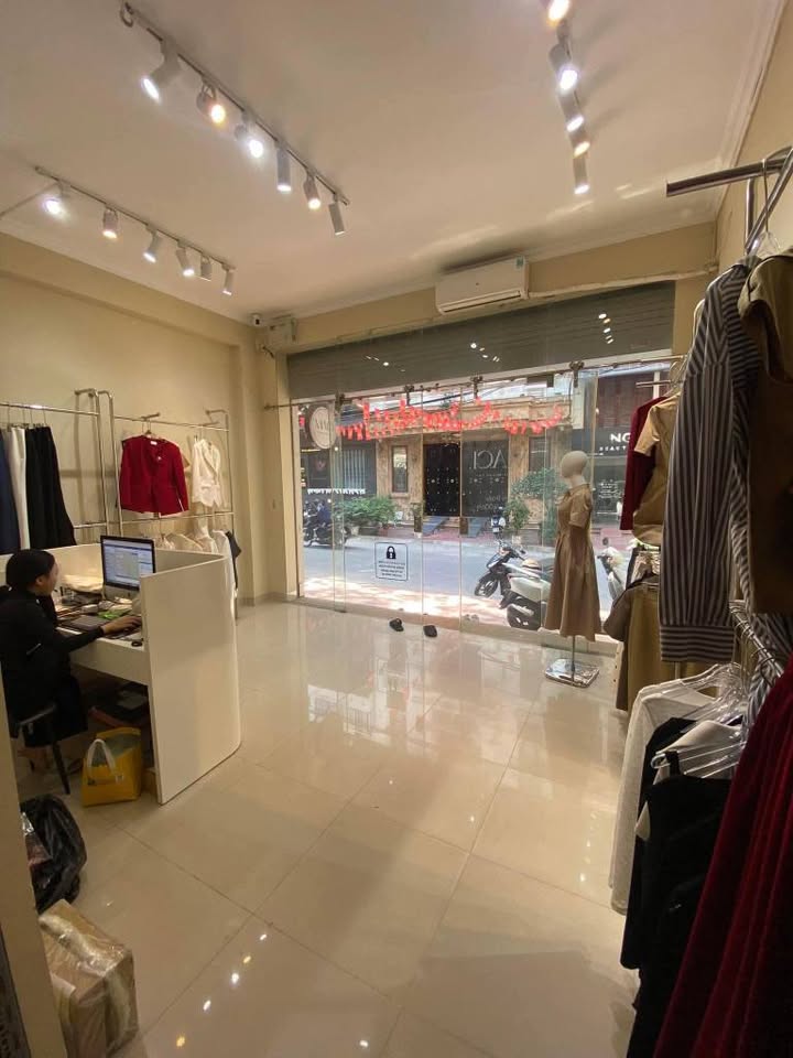 Mặt bằng kinh doanh Pháo Đài Láng 35m² giá 8.5 triệu - Không cần sửa sang, vào ở ngay!