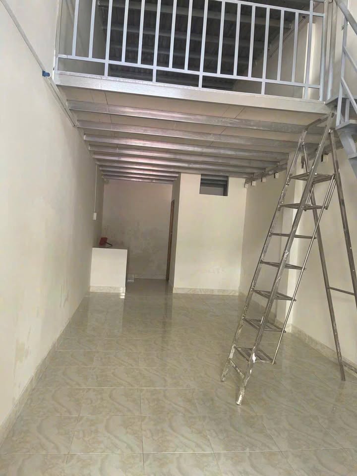 Nhà mặt tiền chợ Nguyễn Sơn, Quận Tân Phú, 24m² giá 5 triệu - Cho thuê ngay!