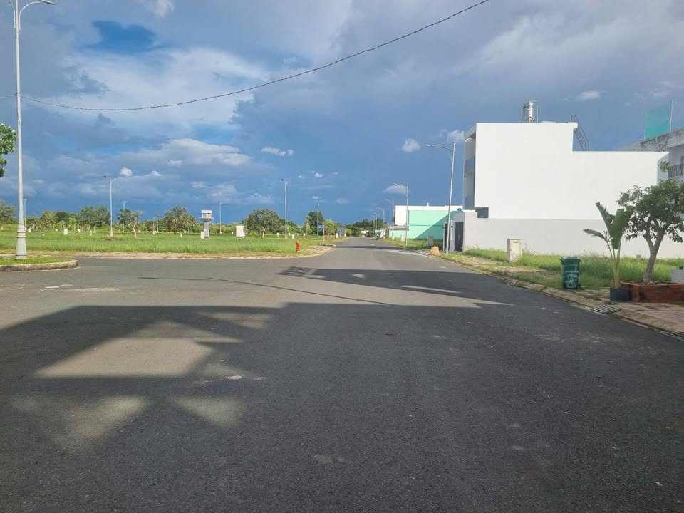 Đất nền thương mại tuyến số 10 phường Tân Thành, Cà Mau 200m² giá 1.95 tỷ - Cơ hội đầu tư tuyệt vời!