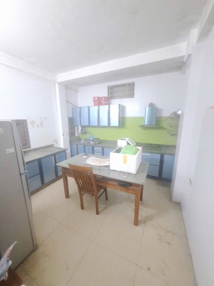 Nhà cho thuê Đội Cấn 40m² x 5 tầng chỉ 15 triệu - Dọn vào ở ngay!