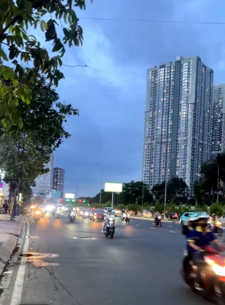 Nhà mặt tiền đường Nguyễn Hữu Cảnh, Bình Thạnh 100m² giá chỉ 33 tỷ - Đầu tư sinh lời ngay!