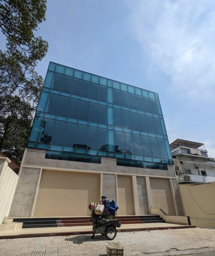 Cho thuê mặt tiền 12m Trần Hưng Đạo Quận 1, 180m² giá 180 triệu - Vị trí đắc địa cho mọi mô hình kinh doanh