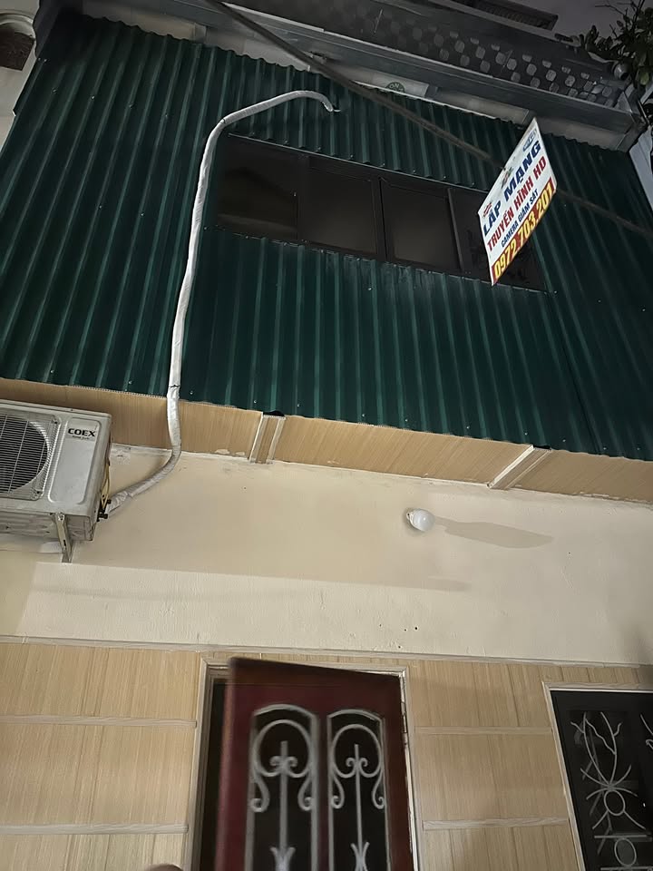 Cho thuê nhà riêng 15m² tại ngõ 215 Hồng Mai, Hai Bà Trưng - Nhà mới sửa, vào ở ngay!