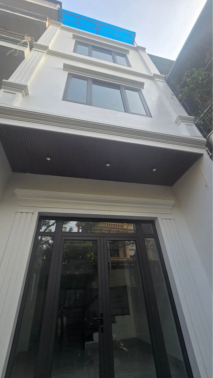 Nhà phố Ngọc Thụy – Long Biên 52m² giá 9.35 tỷ - Thiết kế hiện đại, ô tô đỗ cổng!