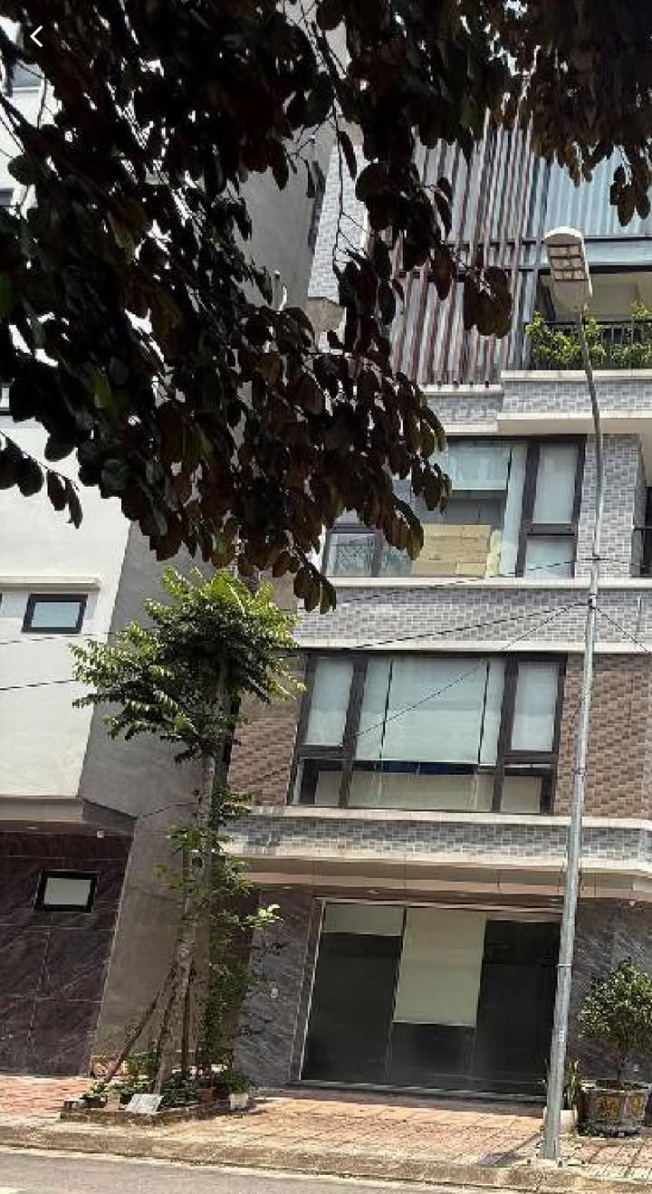 Nhà tại Khu Tái Định Cư Ngọc Thụy 80m² giá 30 tỷ - Đầy đủ nội thất sang trọng!