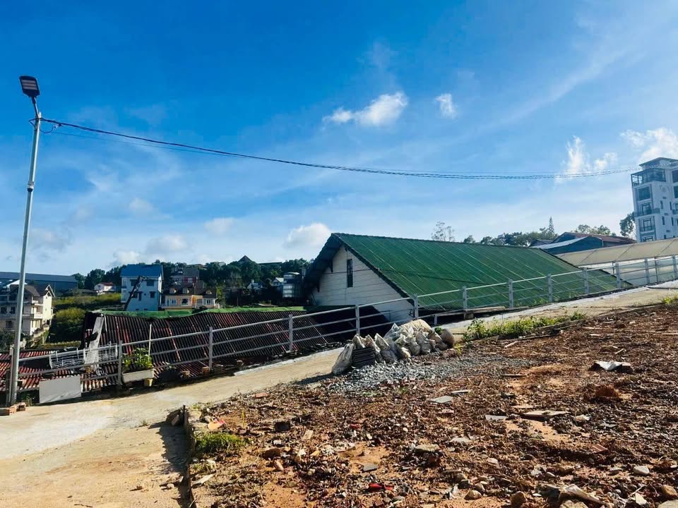 Lô đất 2 mặt tiền Phù Đổng Thiên Vương Đà Lạt 200m² giá 9.4 tỷ - Cơ hội đầu tư tuyệt vời!