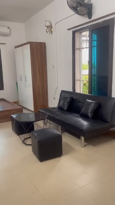 Căn hộ tập thể Thạch Bàn Long Biên 30m² giá 1.48 tỷ - Cực thoáng mát và tiện ích đầy đủ!