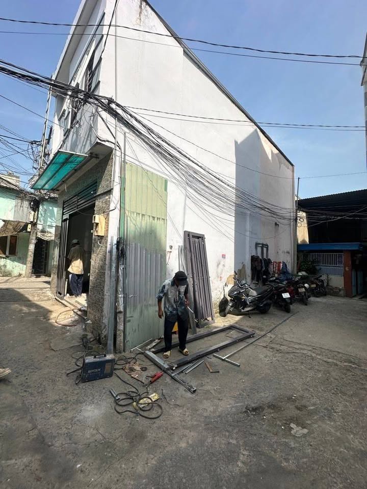 Nhà 3 mặt tiền hẻm xe hơi Lê Văn Khương 28m² giá 2 tỷ - Siêu phẩm full nội thất!