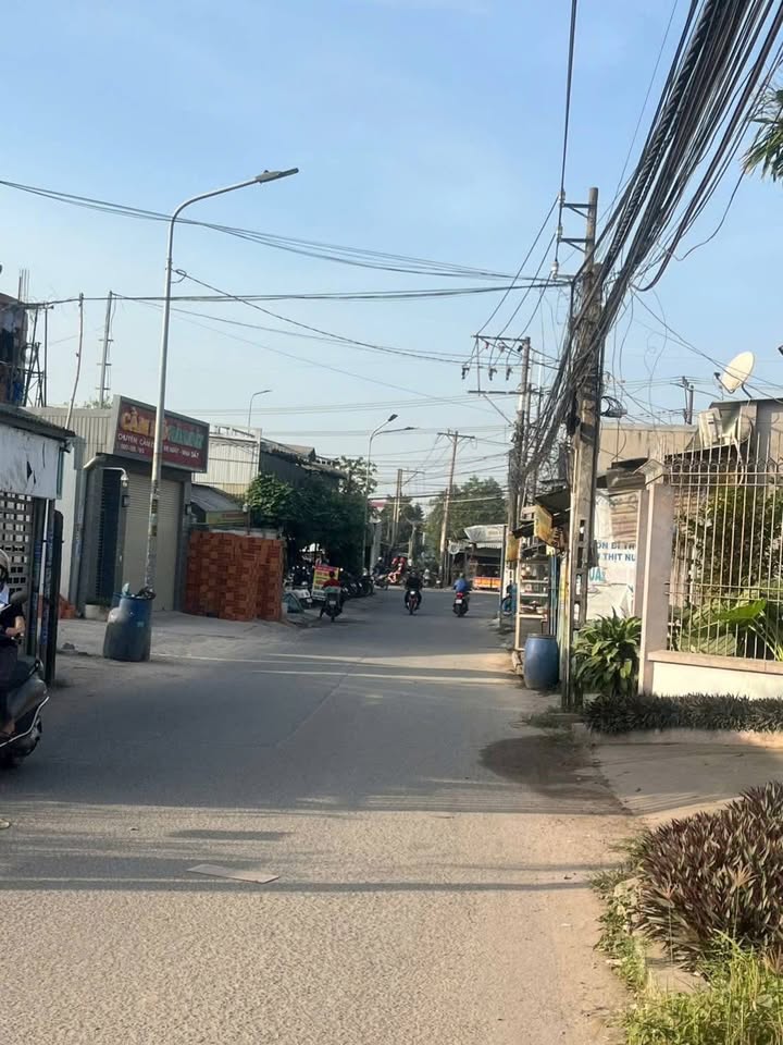 FrontHouse mặt tiền Bình Chuẩn 200m² giá 3.85 tỷ - Kinh doanh sầm uất!