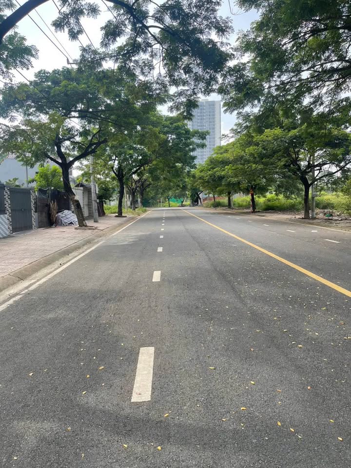 Biệt thự Dĩ An 500m² giá 8 tỷ - Vị trí thuận lợi gần QL 1K!