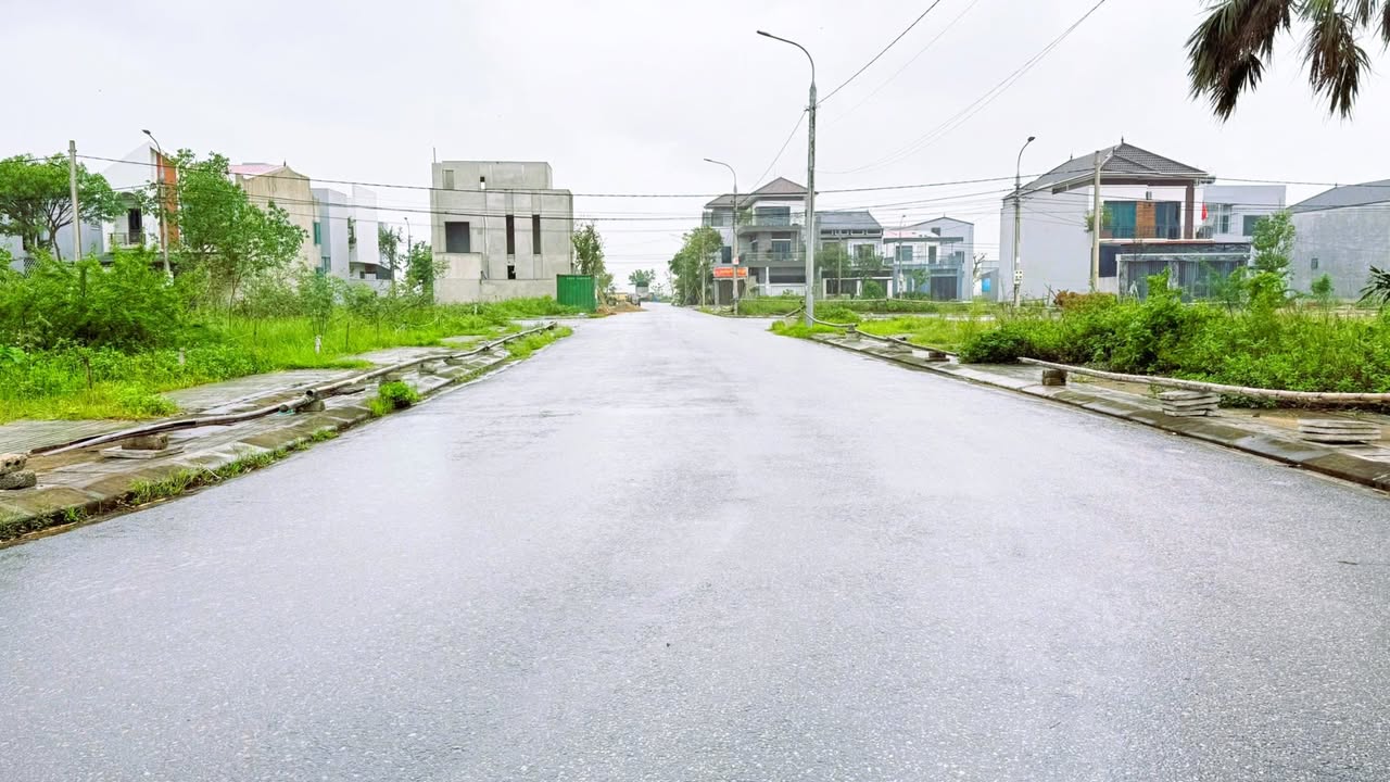 Lô góc QH biệt thự Nam Nguyễn Du, Thạch Hưng 344.3m² giá 8 tỷ - Giao thông thuận tiện!