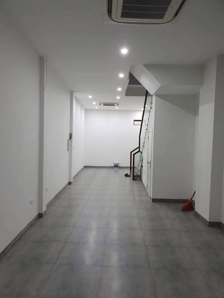 Cho thuê nhà mặt phố Lê Quý Đôn, quận Hai Bà Trưng 50m² - Mặt tiền 3.7m, giá 15 triệu/tháng