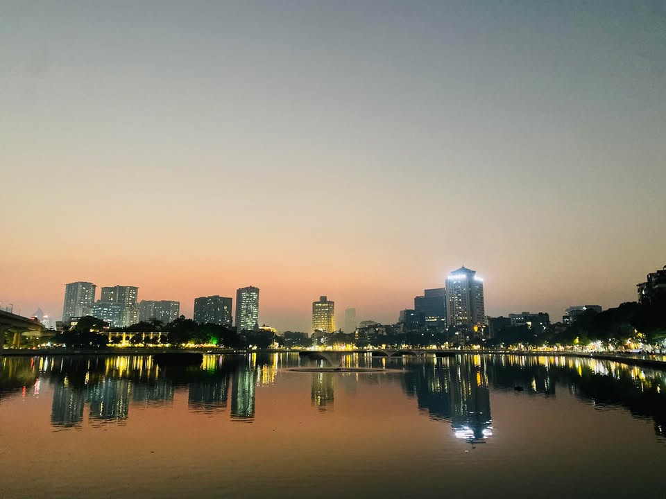 Nhà mặt phố Linh Đàm 200m² giá 50 triệu - View hồ và sân vườn đẹp!