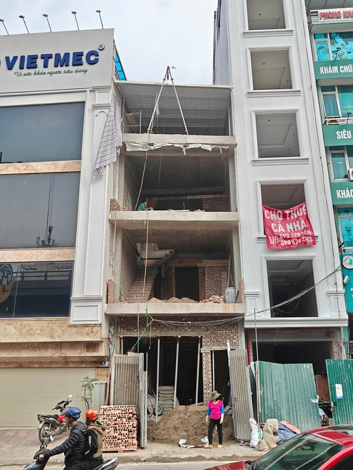 Cho thuê nhà mặt phố Hồng Tiến, Long Biên 3 tầng giá 33 triệu - Không gian hoàn hảo cho kinh doanh!