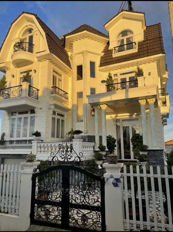 Biệt thự nghỉ dưỡng cao cấp Đà Lạt 600m² giá 35 triệu - Vị trí yên tĩnh, sang trọng!