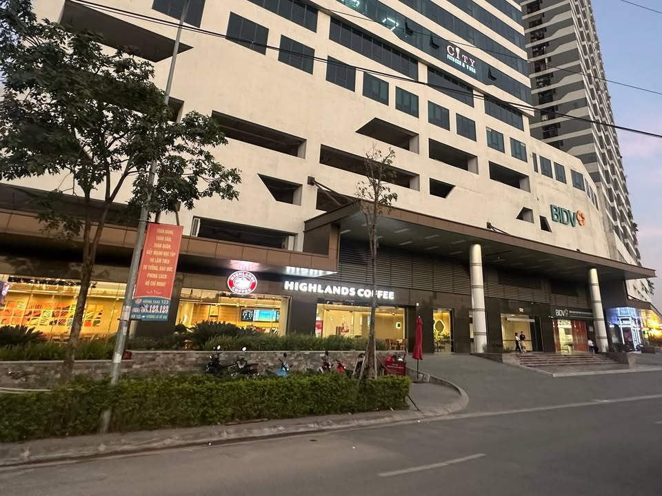 Nhà 3 tầng Vĩnh Ngọc 65m² giá 8.5 tỷ - Ô tô vào tận sân!