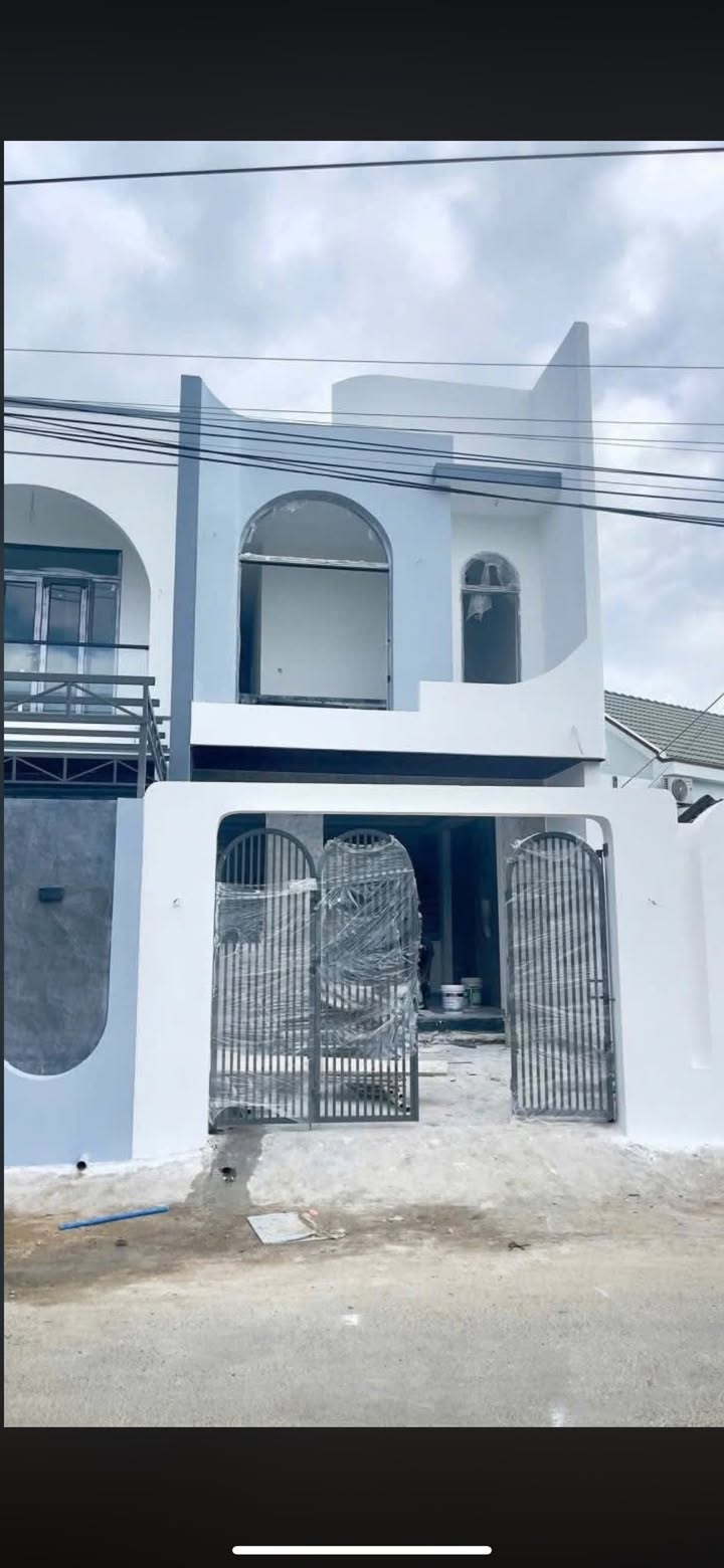 Nhà lầu Diên Phú, 95m² giá 2.35 tỷ - Thiết kế hiện đại, sẵn sàng vào ở!