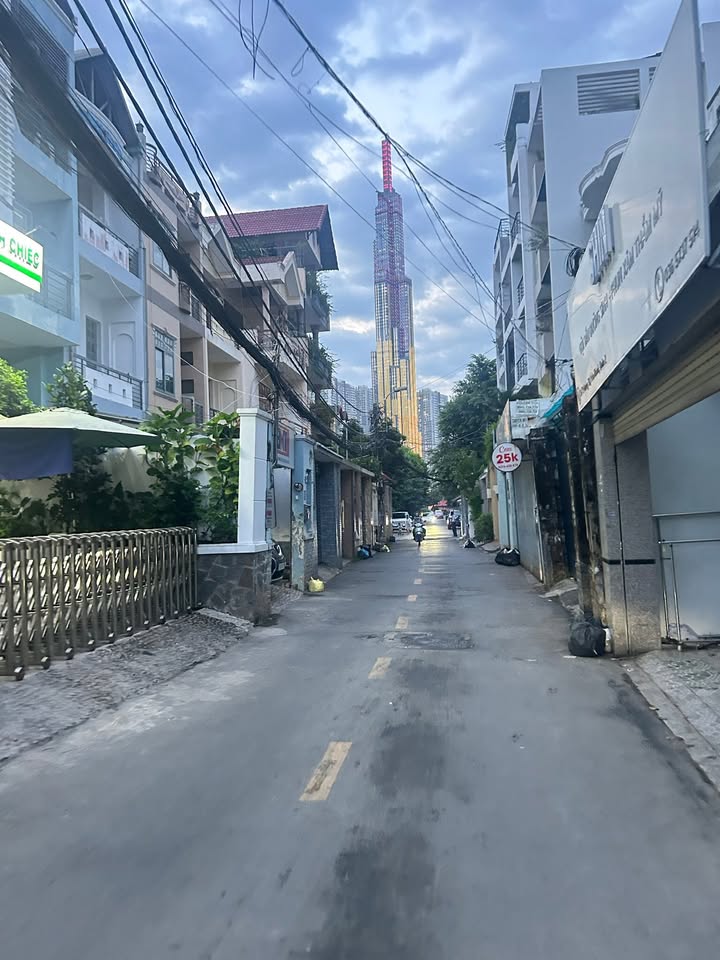 Nhà 4 tầng mặt tiền đường Trần Não, An Khánh, Q2 - Giá 10.8 tỷ, view Landmark 81!