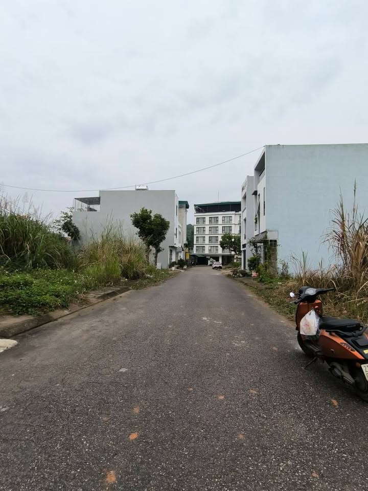 Lô đất siêu phẩm đường Âu Cơ, Yên Bái 90m² - Giá chỉ 2 tỷ!