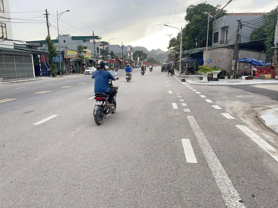 Nhà cho thuê mặt đường Hoàng Văn Thụ, Hòa Bình 4.2 triệu - Vừa ở vừa kinh doanh!