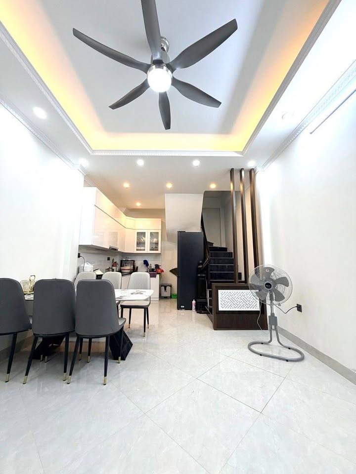 Nhà mới Yên Hòa Cầu Giấy 33m² giá 9 tỷ - Đầy đủ nội thất, sẵn sàng ở ngay!