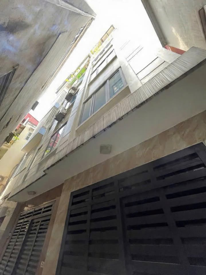 Nhà 6 tầng Xuân La 40m² giá thỏa thuận - Tiện nghi vượt trội với thang máy!