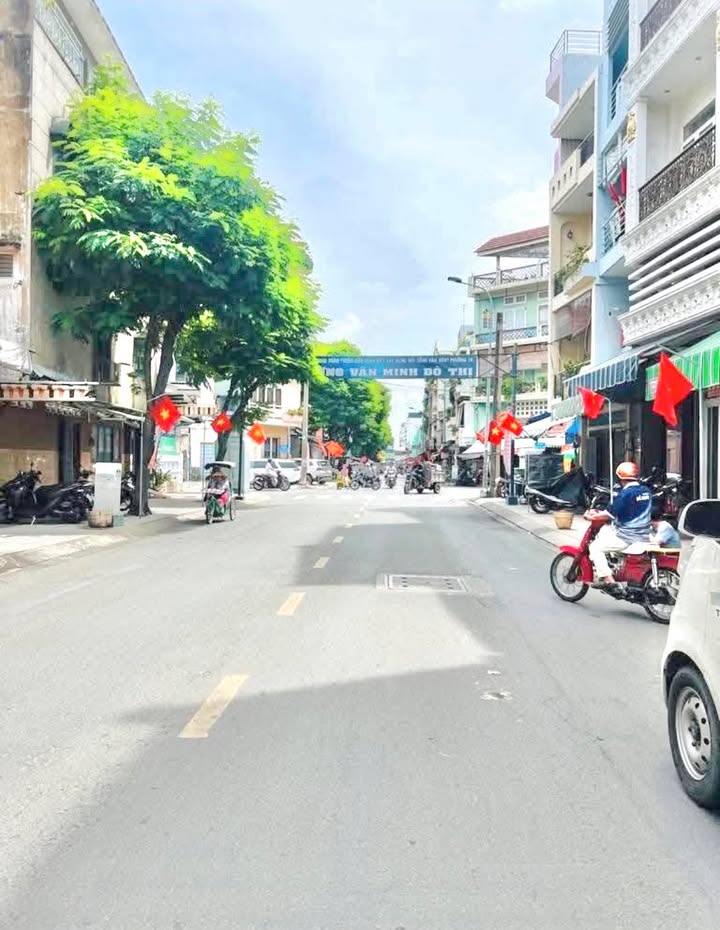 Mặt tiền kinh doanh Lò Siêu, Quận 11, 42m² giá chỉ 10 tỷ - Đầu tư sinh lời ngay!