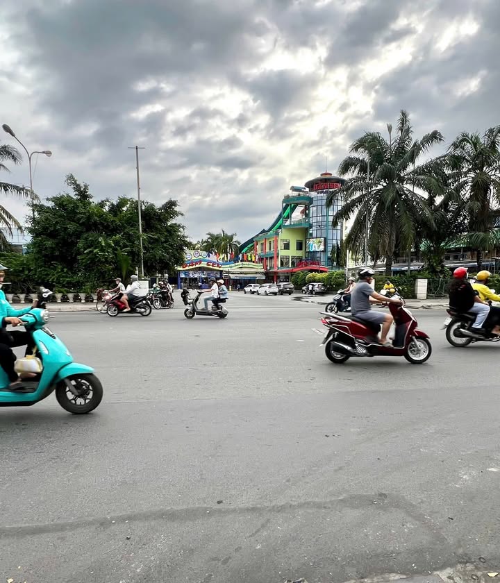 Đất trống Khuông Việt Tân Phú 53m² giá 4 tỷ - Tiện xây mới ngay lập tức!