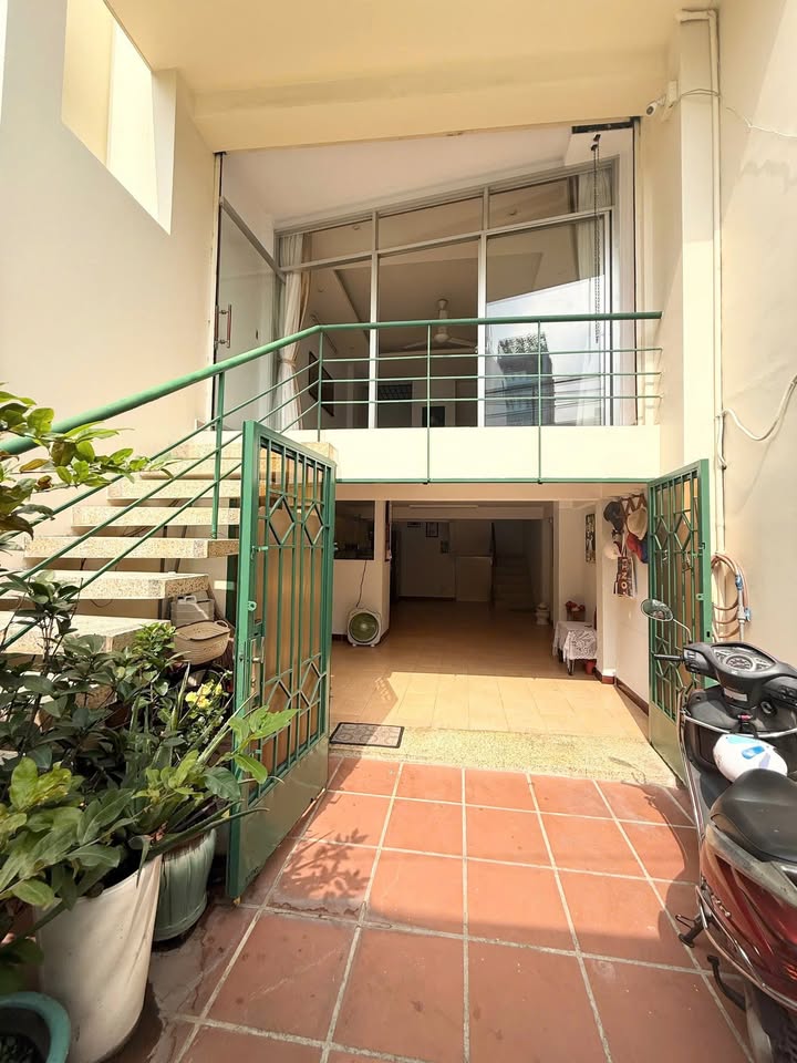 Nhà mặt tiền Nguyễn Giản Thanh, Quận 10 - Diện tích 67.5m² - Kinh doanh đắc địa!