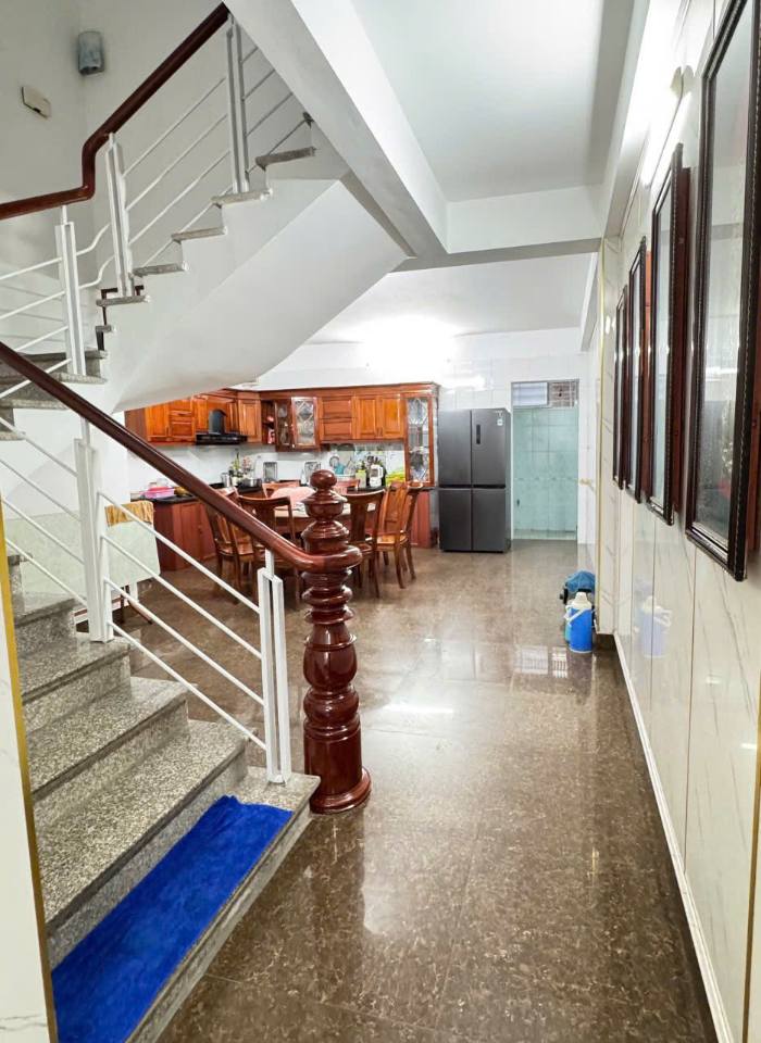 Nhà 3 tầng Cẩm Thủy 120m² giá 3.5 tỷ - Ô tô đỗ tận nơi!