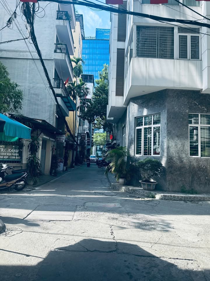 Nhà Khung 6,5 Tầng Khu Phân Lô Hoàng Cầu 68m² giá 30.9 tỷ - Thiết kế hiện đại, đầu tư lý tưởng!