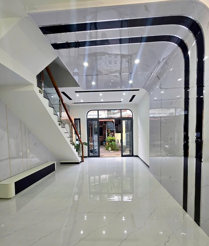 Nhà 3 tầng đường Phạm Ngũ Lão, Quy Nhơn 44m² giá 3.7 tỷ - Thiết kế đẹp, thương lượng ngay!