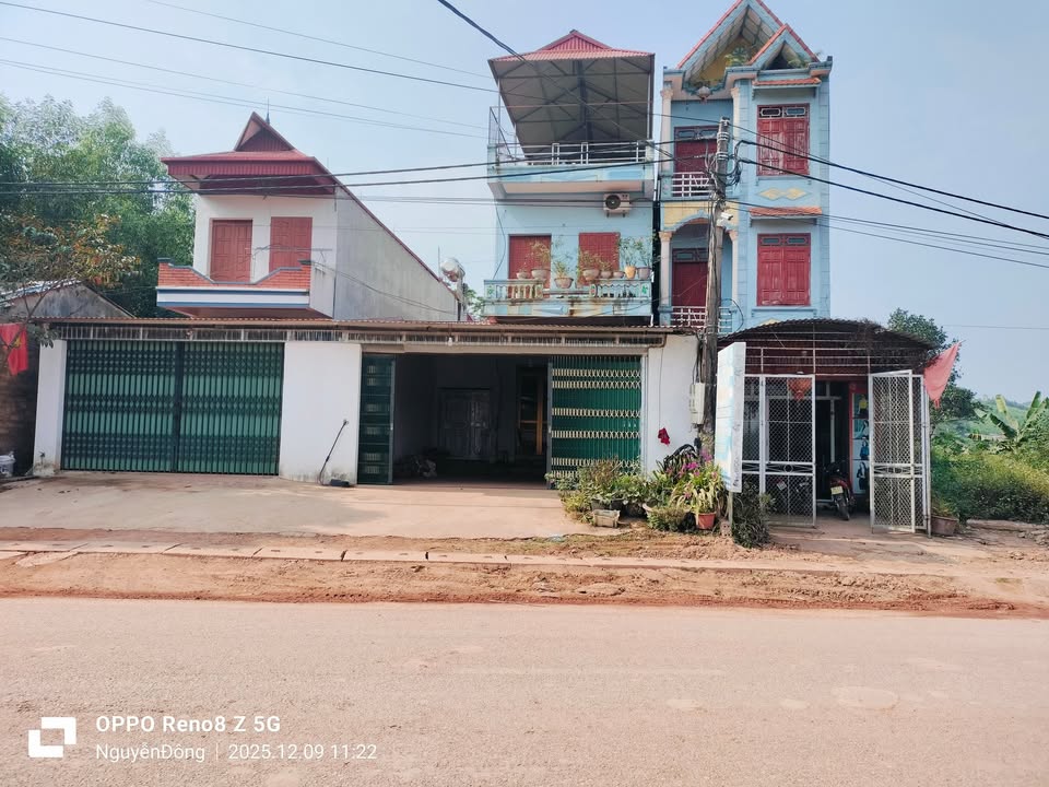 Nhà 3 tầng đẹp, đất 162m² tại Tam Hiệp, Yên Thế - Chỉ 2 tỷ!