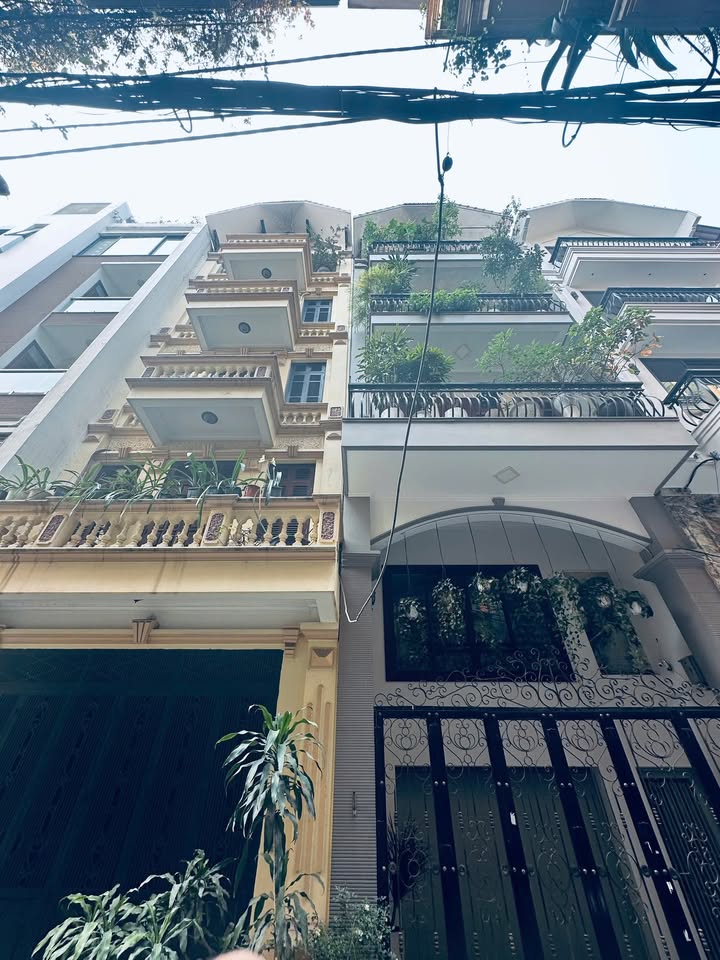 Nhà riêng 5 tầng Ngõ 59/51 Hoàng Cầu, 110m² giá 42.5 tỷ - Sổ đỏ chính chủ!