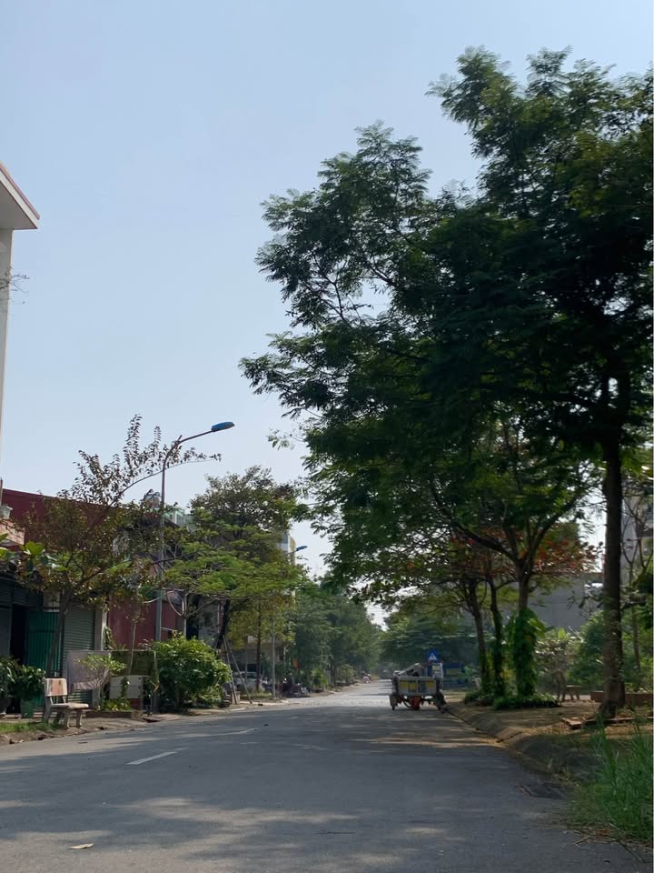 Đất nền Thị Trấn Thắng, Hiệp Hòa 96m² giá 2.4 tỷ - Vị trí đắc địa, sổ hồng chính chủ!