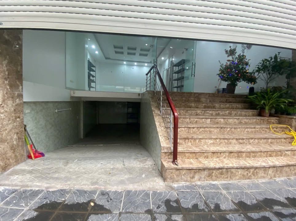 Cho thuê tòa nhà 6 tầng mặt phố Thanh Am, Long Biên - Diện tích 80m², giá 40 triệu/tháng!