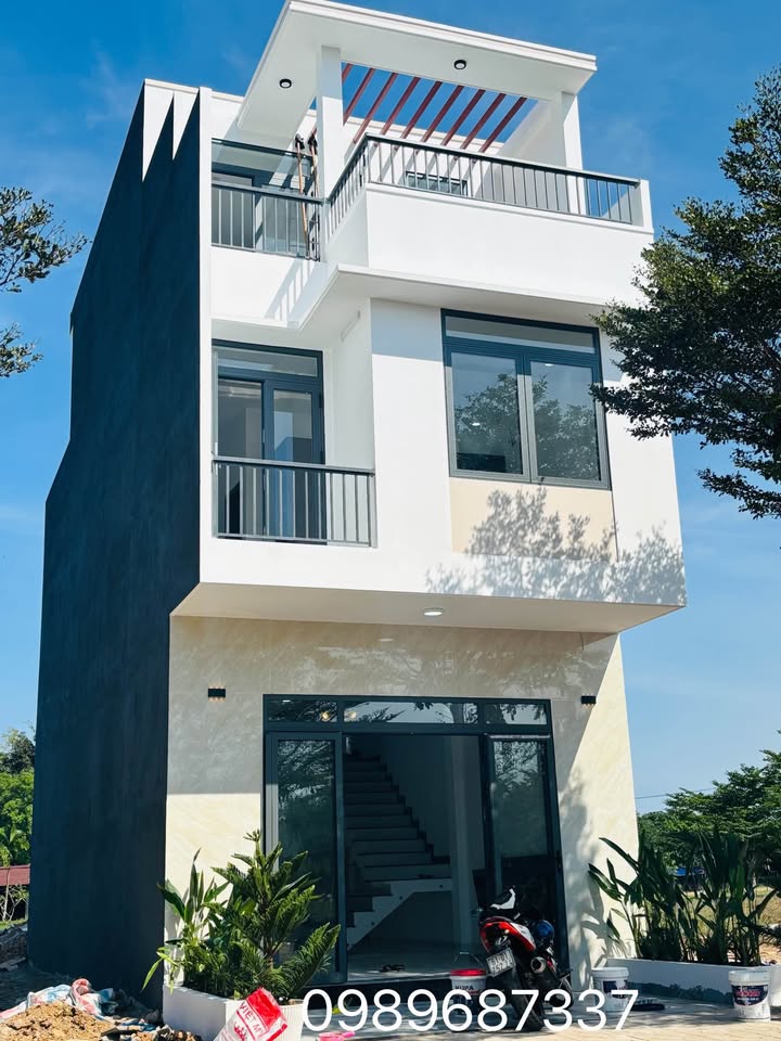 Nhà phố Thới Hòa Bến Cát 210m² giá 1.99 tỷ - Chính chủ bán gấp!