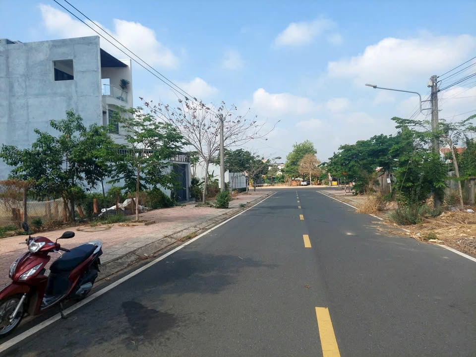 Đất mặt tiền TL830, Lương Hoà, Bến Lức 90m² giá 1.2 tỷ - Sổ hồng chính chủ, xây dựng ngay!